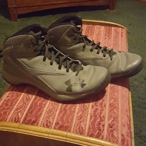 Under Armour mens 10.5 shoes